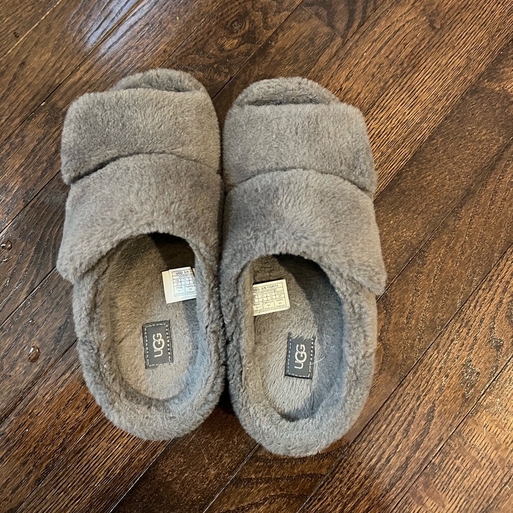UGG Men winter slippers size 9